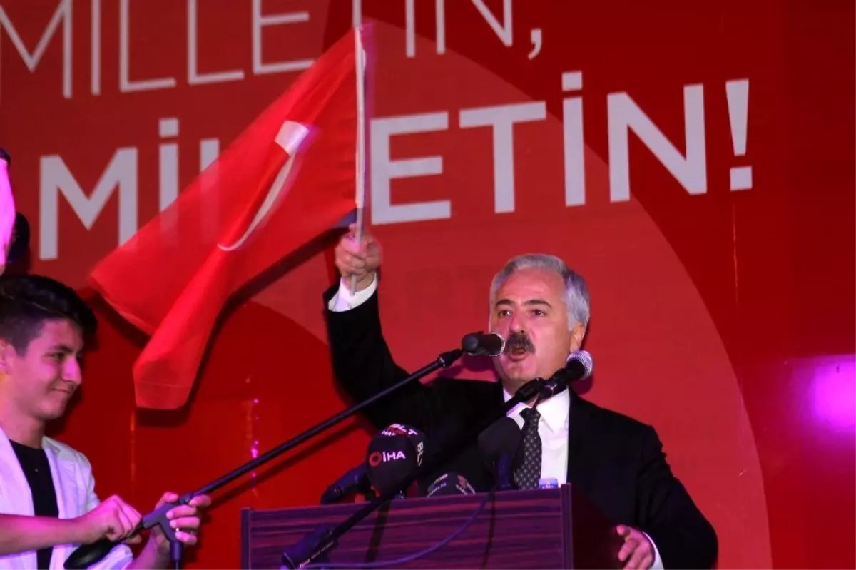 Validen \'Bayrak\' vurgulu 15 Temmuz konuşması: "Çünkü bizler buradayız, buradayız, buradayız"