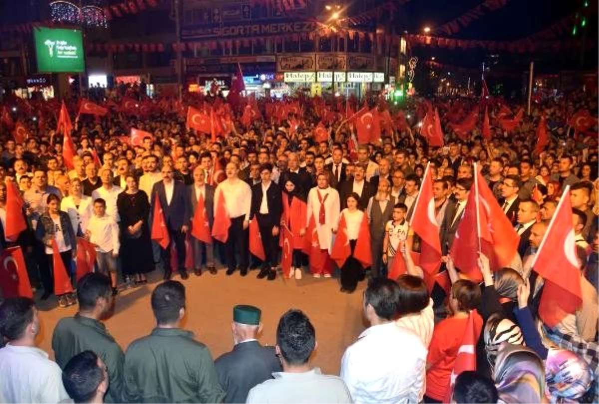 Van, Hakkari ve Bitlis\'te binlerce kişi 15 Temmuz şehitlerini andı