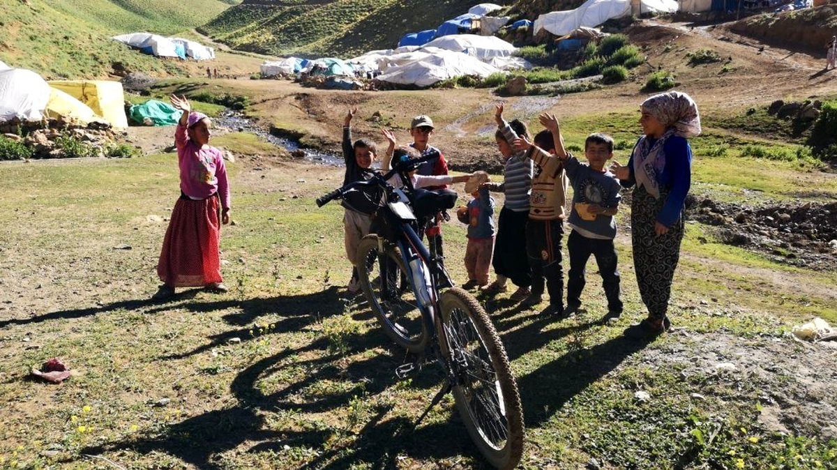 Yayladaki çocuklar için 3 bin rakımda pedal çevirdiler