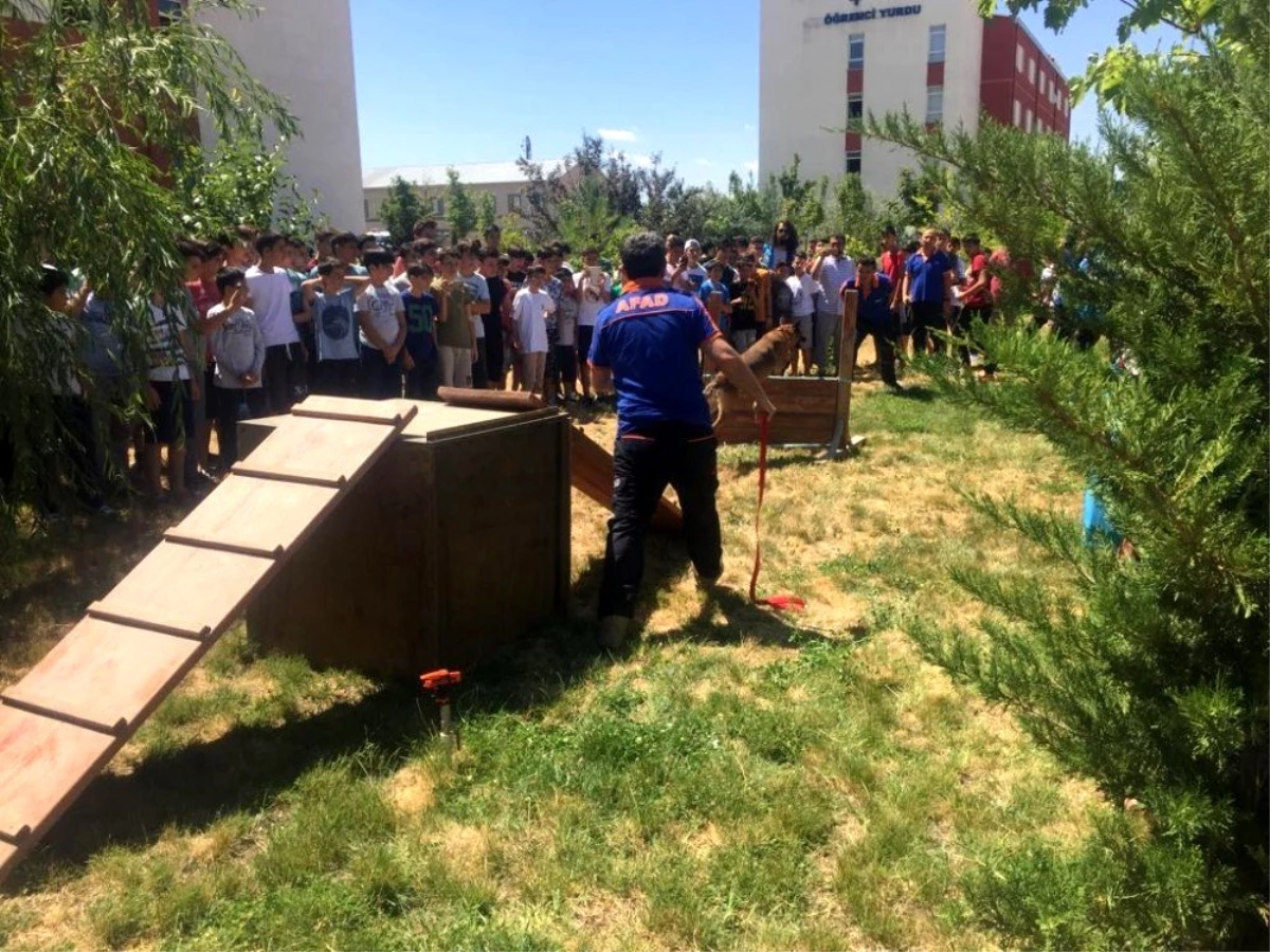 "Yazımda Kardeşlik Var" projesine katılanlara afet eğitimi