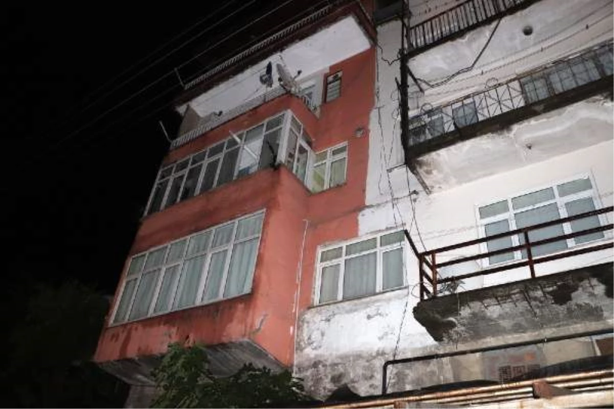 Zonguldak\'ta 4 katlı bina heyelan nedeniyle boşaltıldı