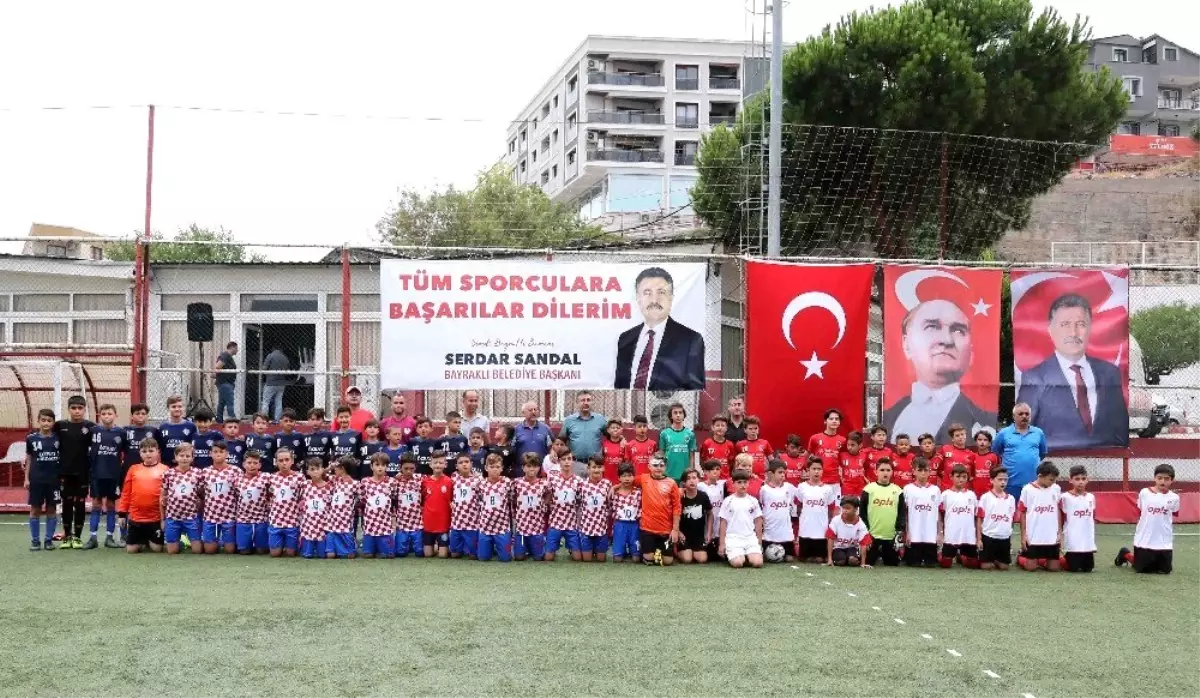 Bayraklı\'da 32 takımın katılımıyla gençlik futbol turnuvası