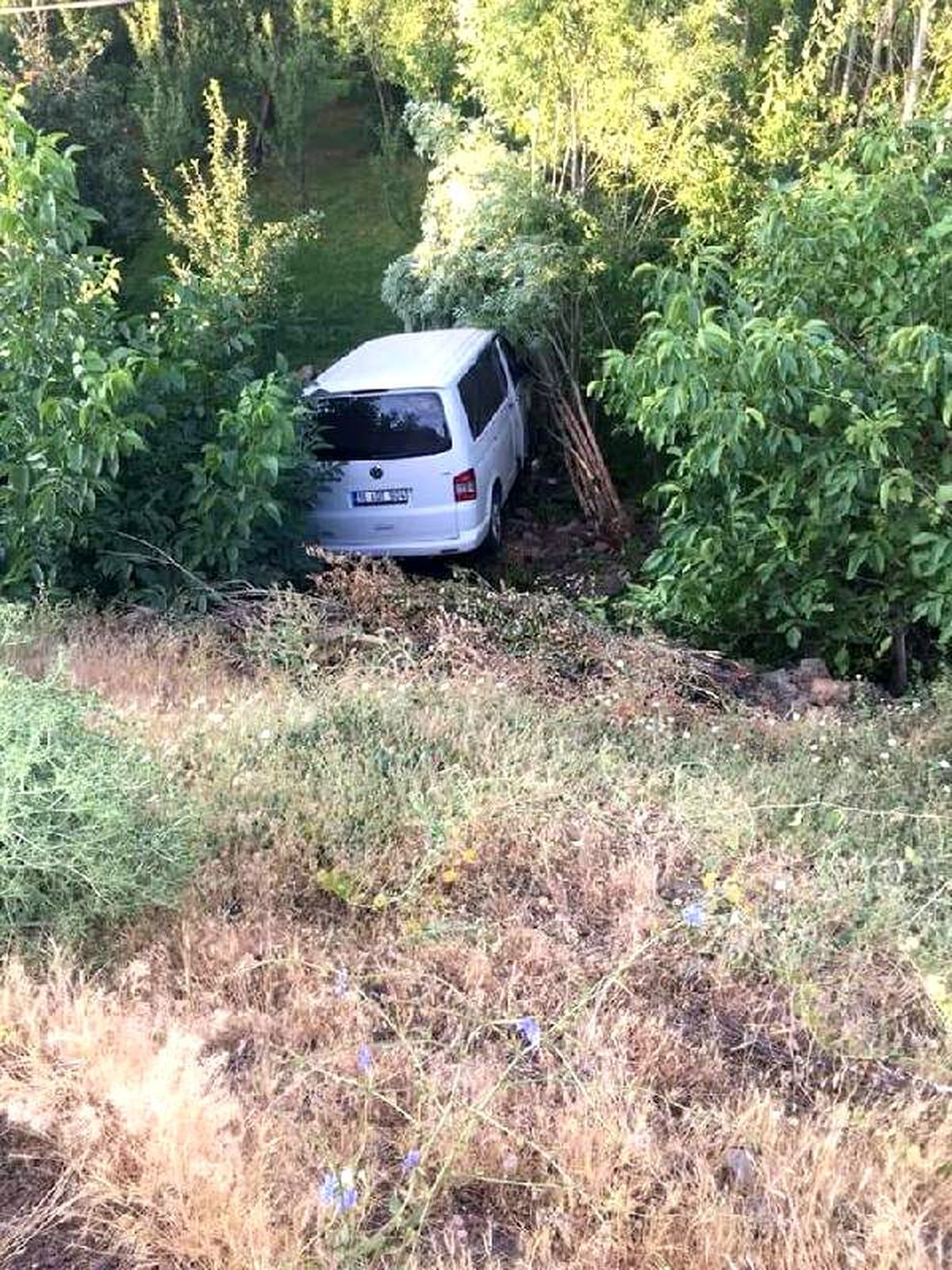 Bingöl\'de minibüs şarampole yuvarlandı: 5 yaralı