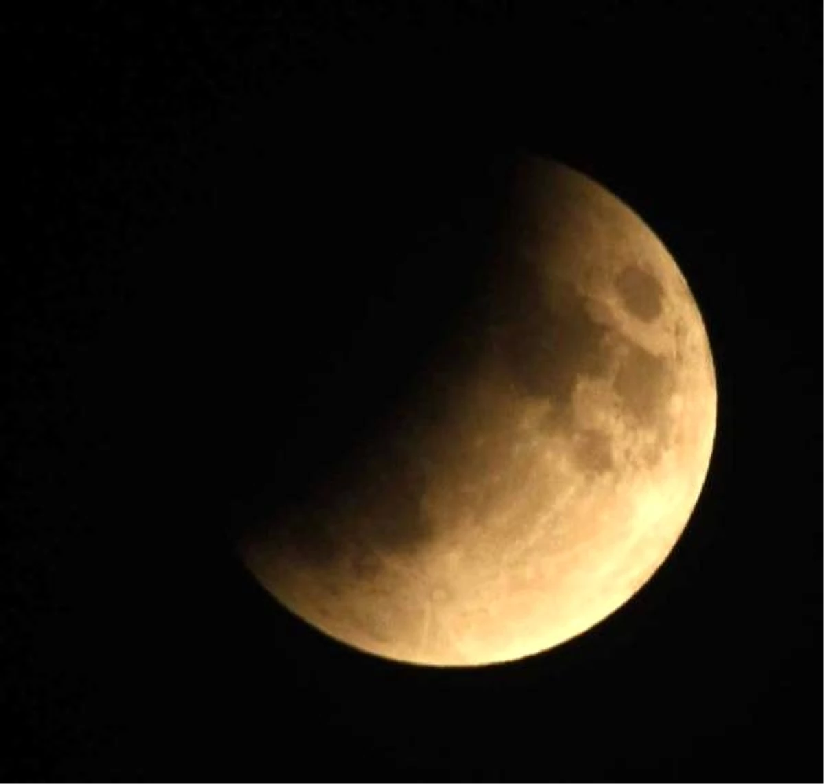Çanakkale ve Bozcaada\'da \'Parçalı ay tutulması\' böyle görüntülendi
