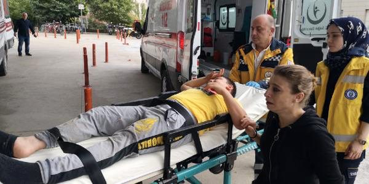 Efe\'ye otomobil çarptı, annesi gözyaşlarına boğuldu