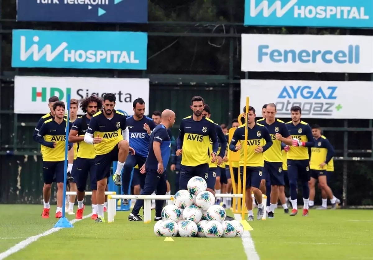 Fenerbahçe günün ilk idmanını yaptı