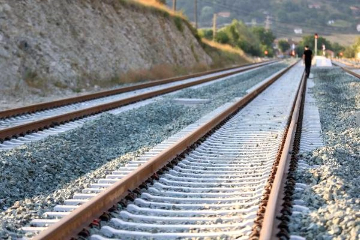 İlk kazmayı Atatürk\'ün vurduğu Samsun-Sivas Kalın demiryolu hattı yenilendi