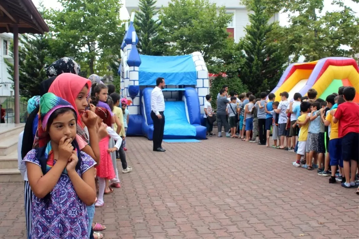 İmam cami bahçesini lunaparka çevirdi, çocuklar Kur\'an kursuna akın etti