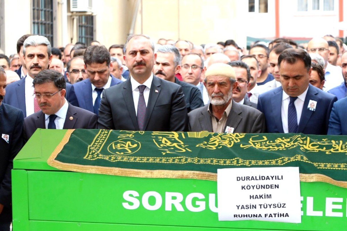 Kalp krizinden ölen hakim Sorgun\'da toprağa verildi