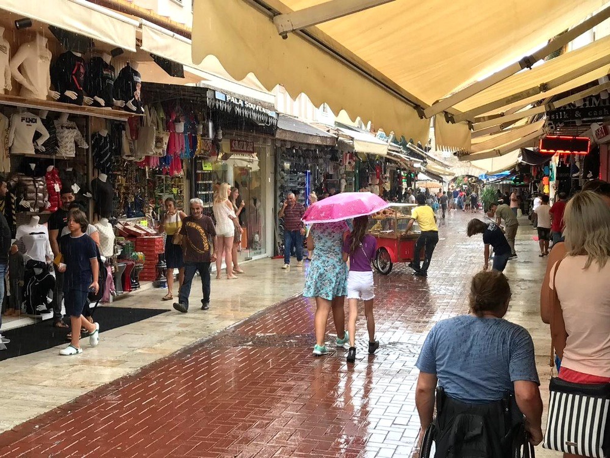 Kuşadası\'na Temmuz ayında ikinci yağmur sürprizi