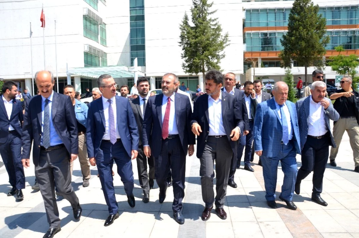 Mahir Ünal Milli İrade Meydanını gezdi