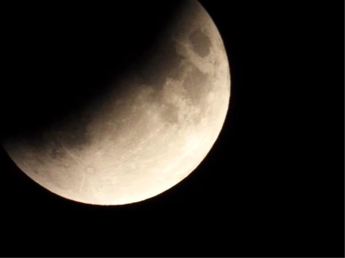 "Parçalı ay tutulması" teleskopla böyle gözlendi