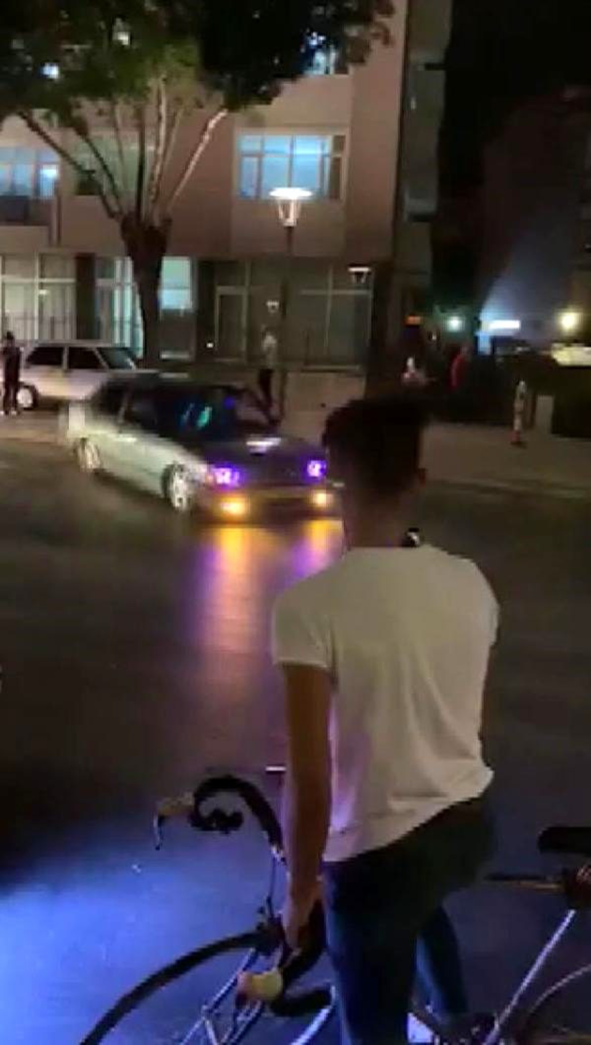 Plakası kapalı otomobille caddede drift yaptı