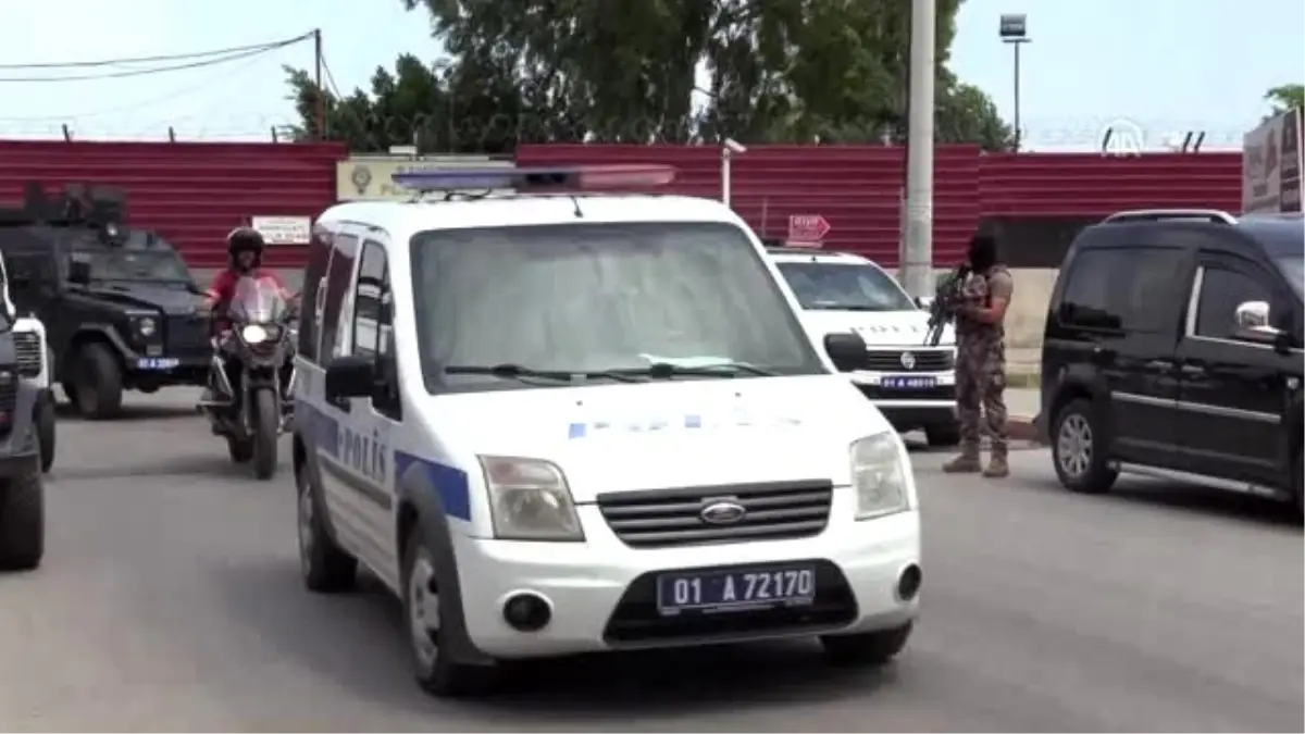 Polis, pazar tezgahlarında uyuşturucu aradı