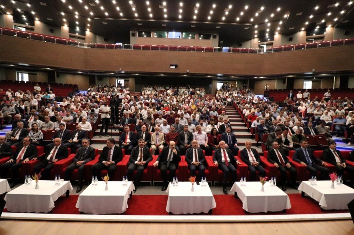 Rektör Karabulut, Türkiye\'nin Fırsat Penceresi: "Türk Yükseköğretimi" toplantısına katıldı