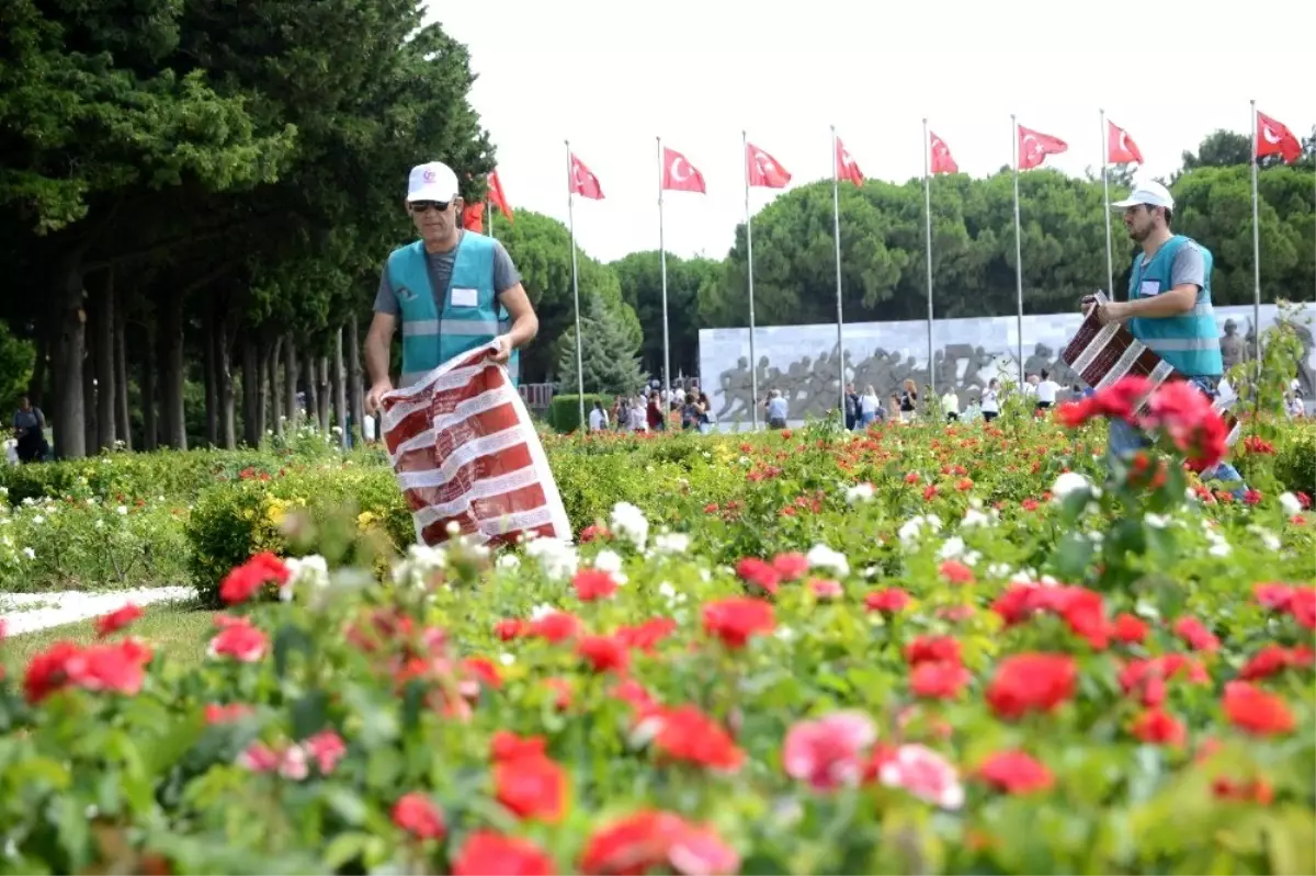 Şehitler Abidesi ve 57. Alay Şehitliğinde 15 Temmuz temizliği