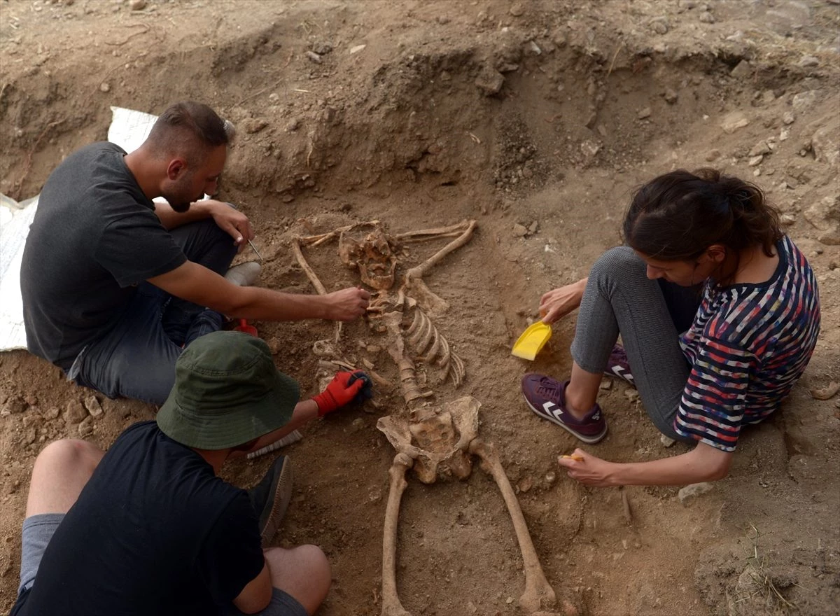 Sinop\'ta arkeologları şaşırtan iskelet! "İlk kez böyle bir yatışa rastladık"