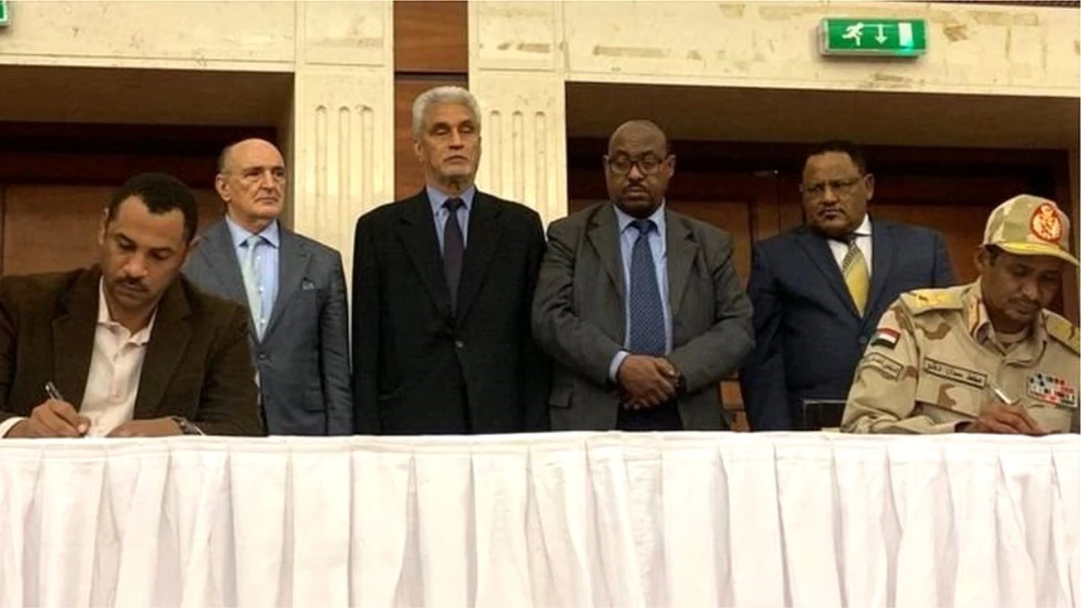 Sudan\'da ordu ile siviller geçici ortak yönetimde anlaştı