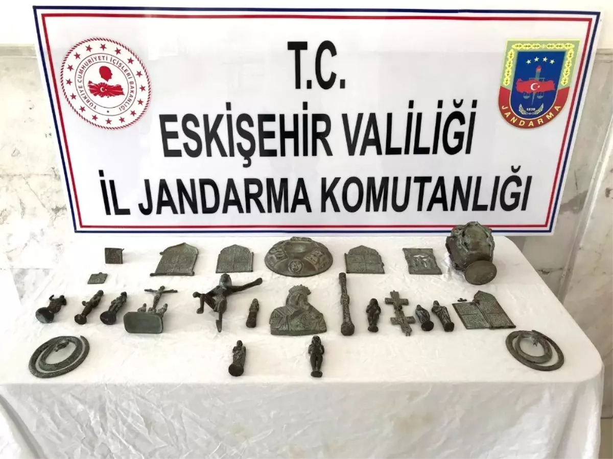 Tarihi eser kaçakçıları jandarma tarafından yakalandı