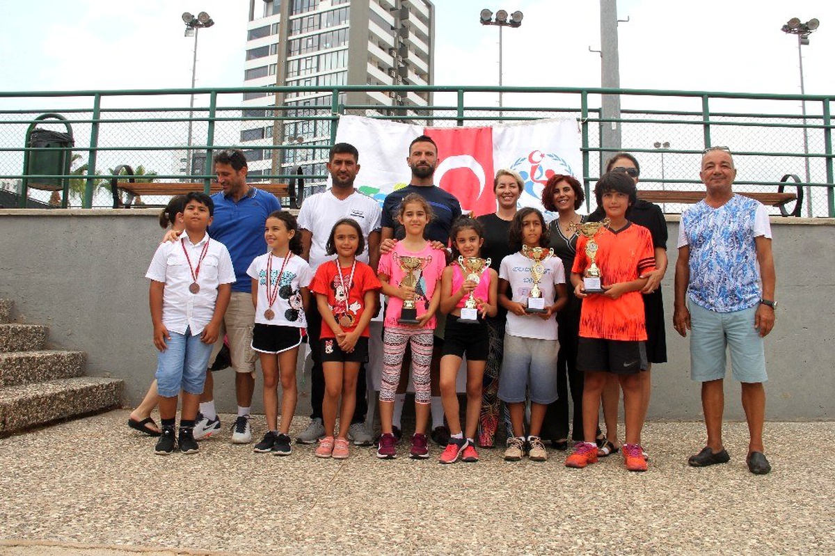 Toroslar\'ın tenis sporcuları gelecek vaat ediyor