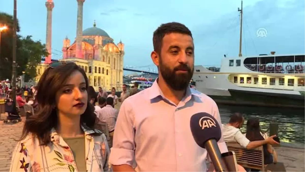 Yardımsever gezgin çift insanlara ve hayvanlara el uzatıyor (2)