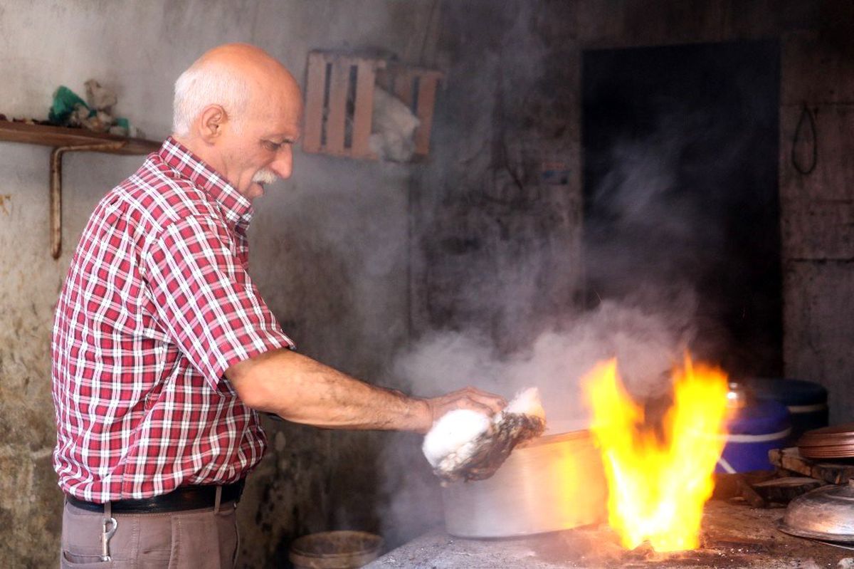 Yarım asırdır 75 derecelik ateşin önünde çalışıyor