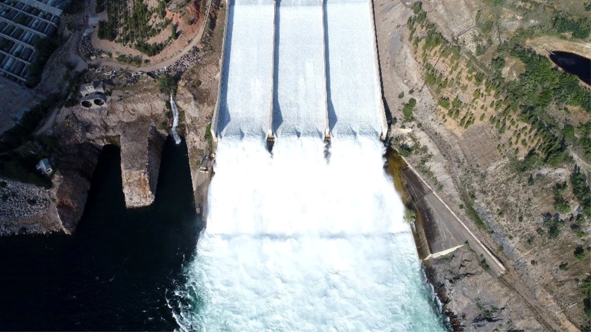 15 yıl sonra bir ilk yaşanan Keban Barajı\'nda 6 milyar metreküp su tahliye edildi