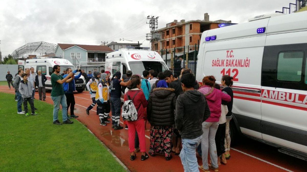 Akçakoca\'da selde mahsur kalan 21 fındık işçisi helikopter ile kurtarıldı