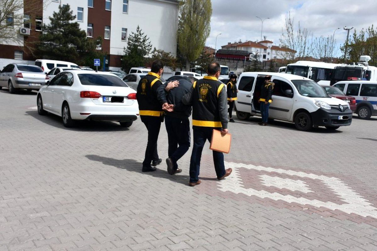 Aksaray\'da polisin yakaladığı hırsızlık şüphelisi tutuklandı