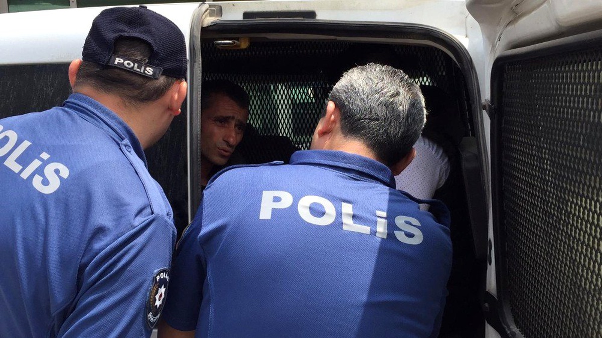 Cezaevinden firar ettiler, kimlik kontrolünde yakalandılar