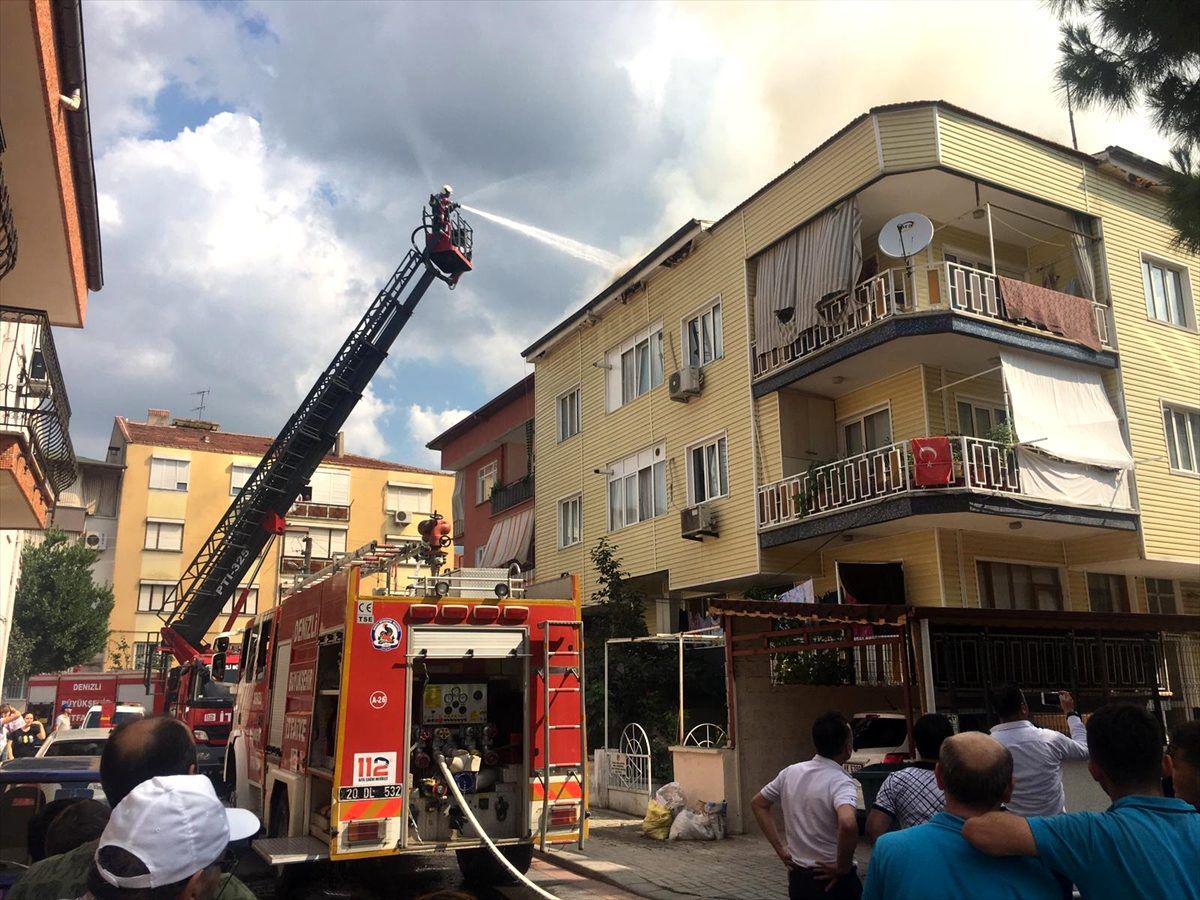 Denizli\'de çatı yangını