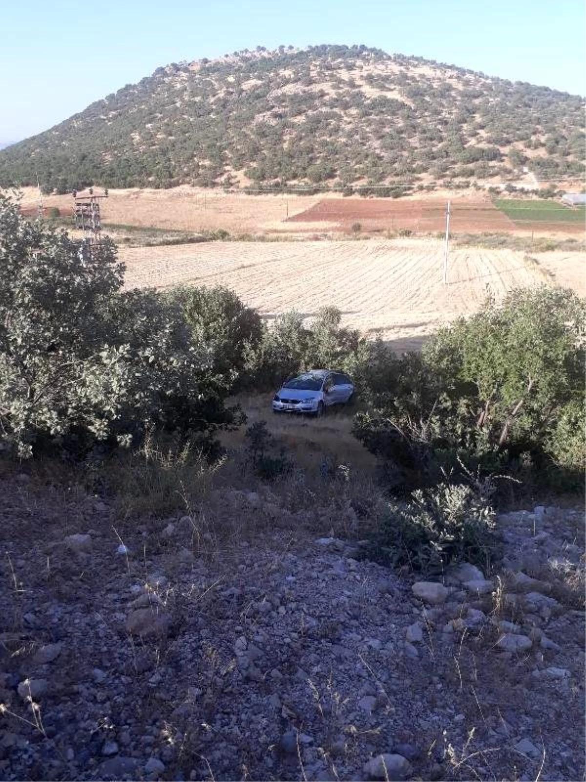 Diyarbakır\'da otomobil şarampole yuvarlandı: 3 yaralı