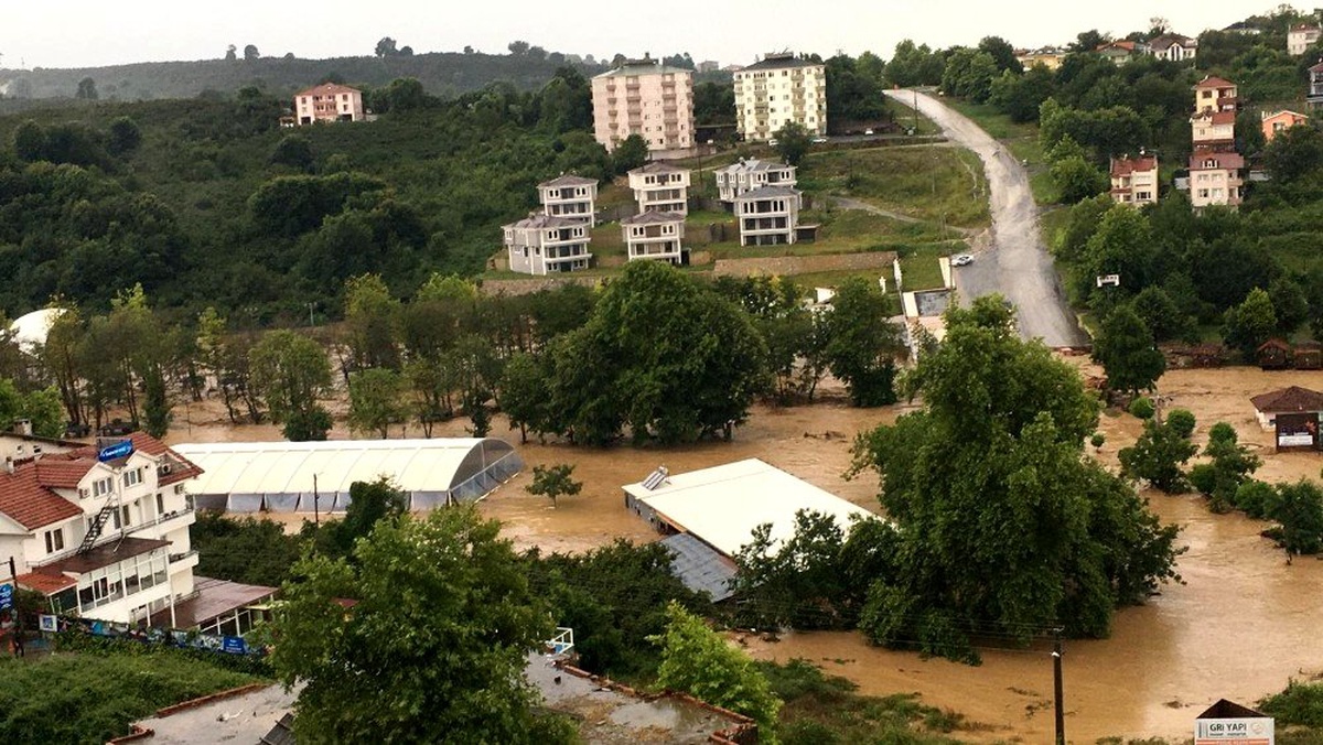 Düzce\'de aşırı yağışlar Cumayeri ve Akçakoca ilçelerini vurdu