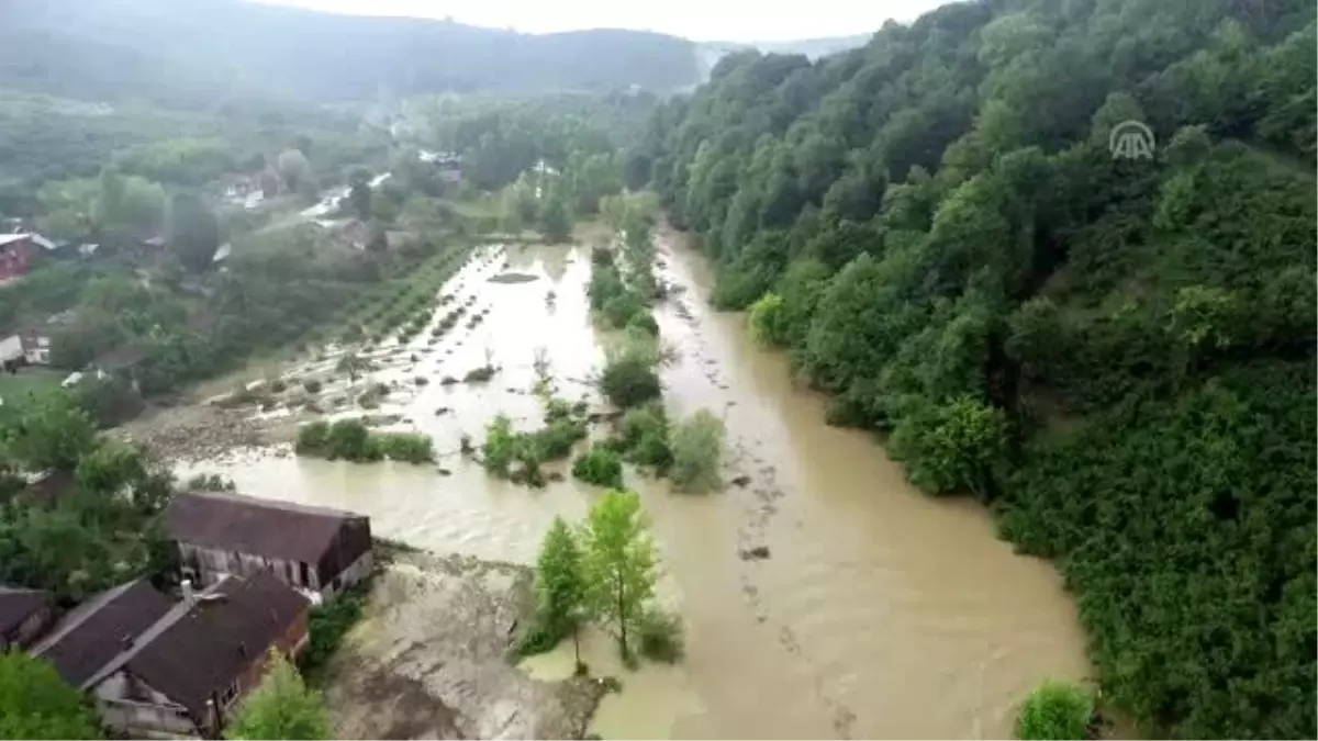 Düzce\'de su baskını ve toprak kaymasının yaşandığı bölge havadan görüntülendi