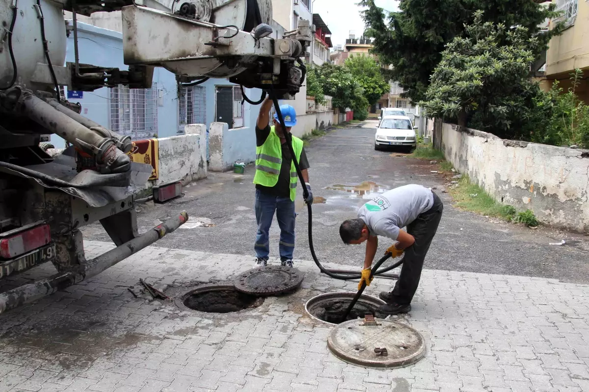 İskenderun\'da yağmur sonrası kapsamlı temizlik yapıldı