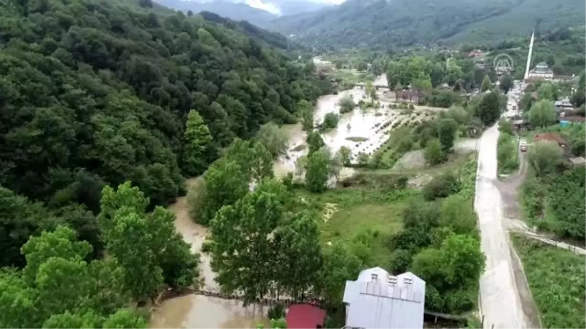 Su baskını ve toprak kayması - drone çekimleri