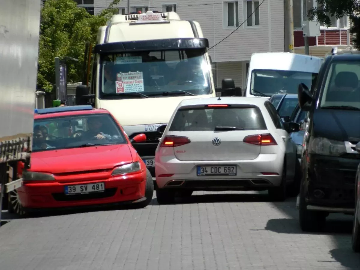 Ters yöne giren araç trafiği felç etti