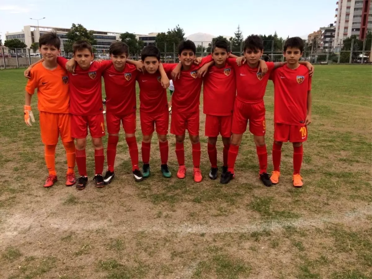 U-11 Ligi\'nde şampiyon Kayserispor oldu