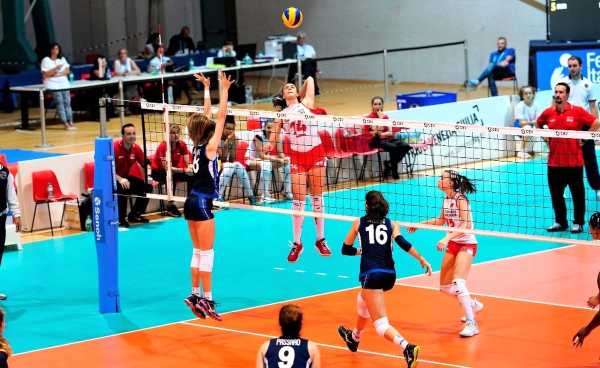 U16 Avrupa Voleybol Şampiyonası\'nda Türkiye yarı finalde