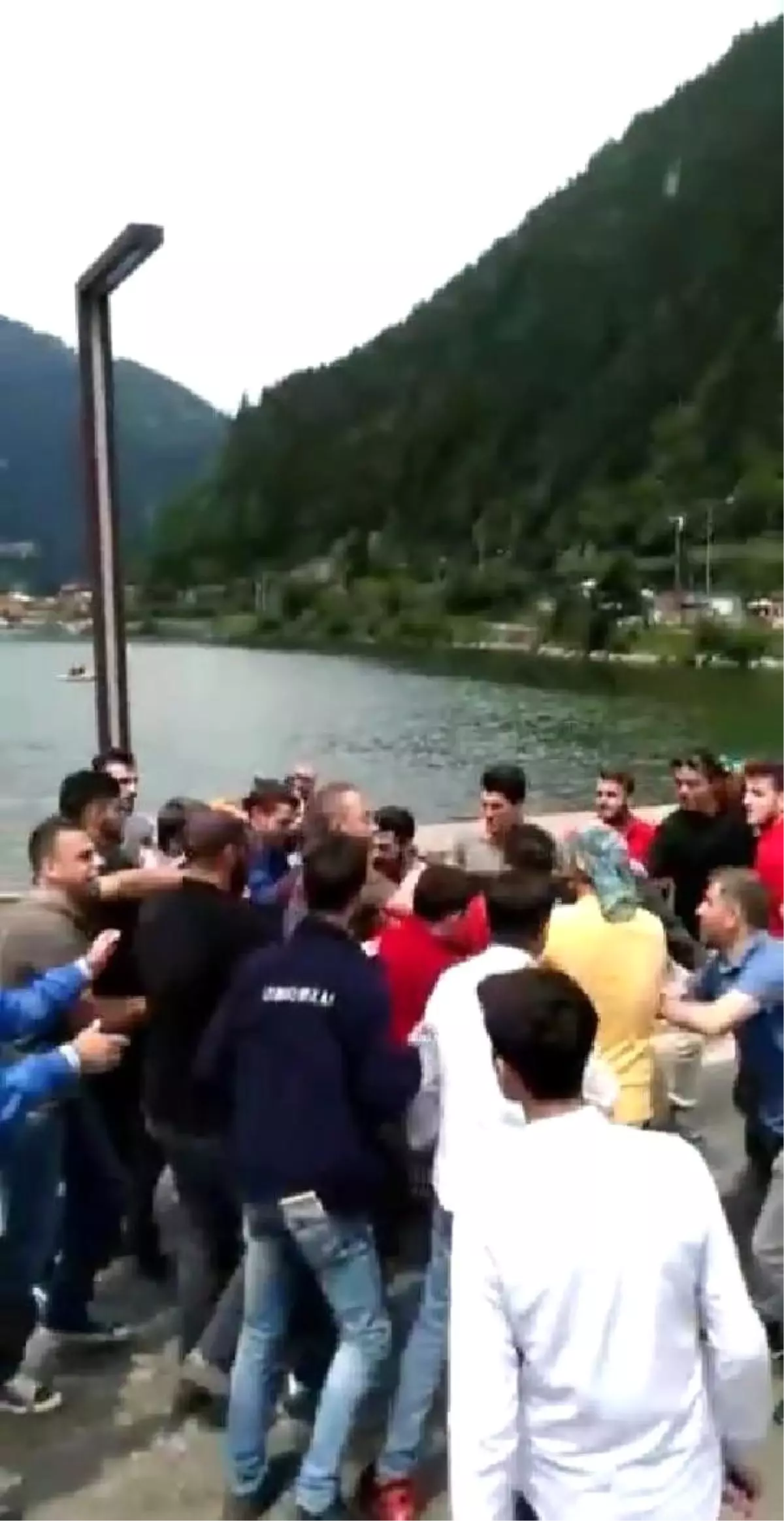 Uzungöl\'de Iraklı grup ile gerginlik