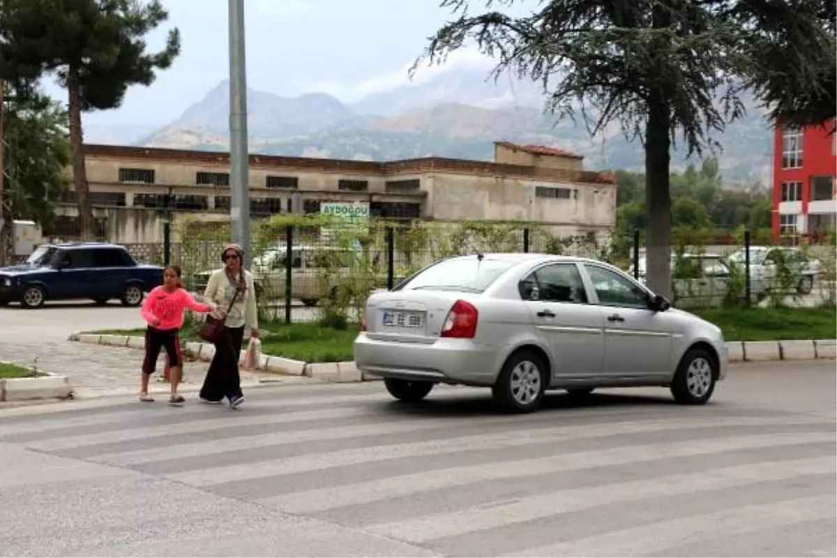 Yayalara yol vermeyen sürücülere ceza yağdı