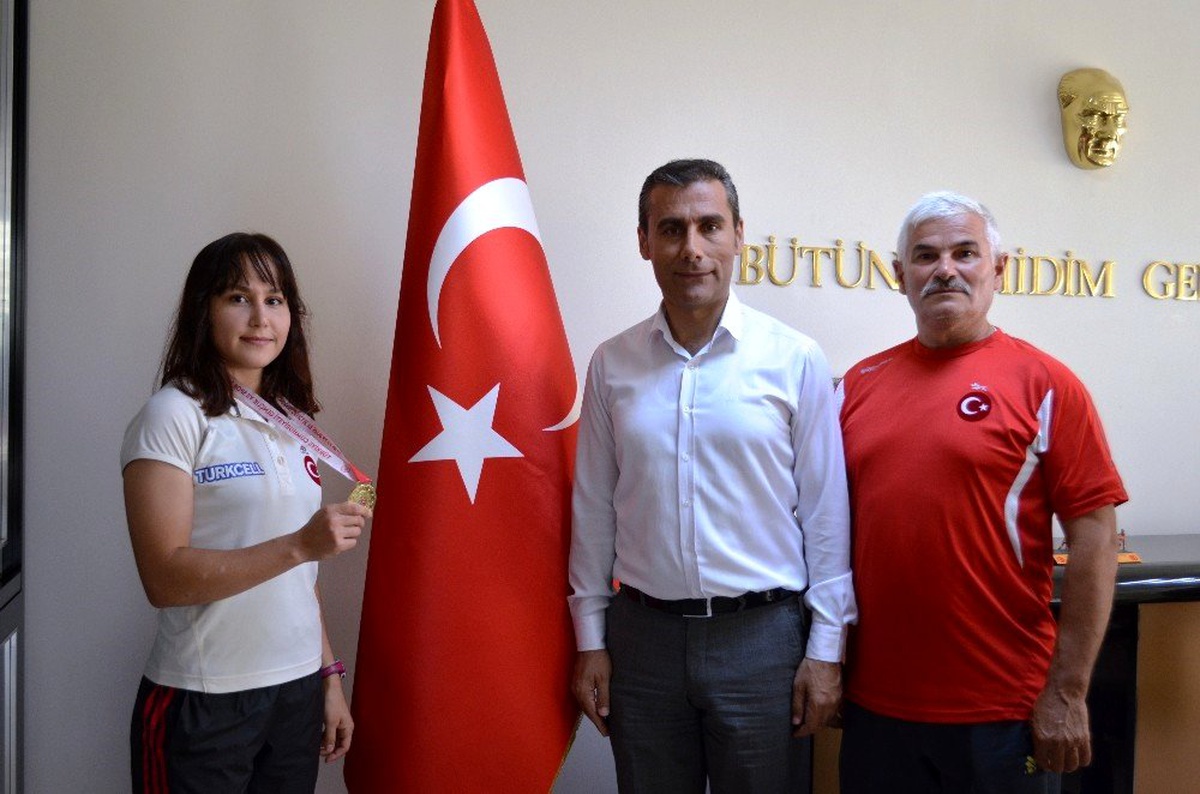 Adıyamanlı kadın halterci Türkiye şampiyonu oldu