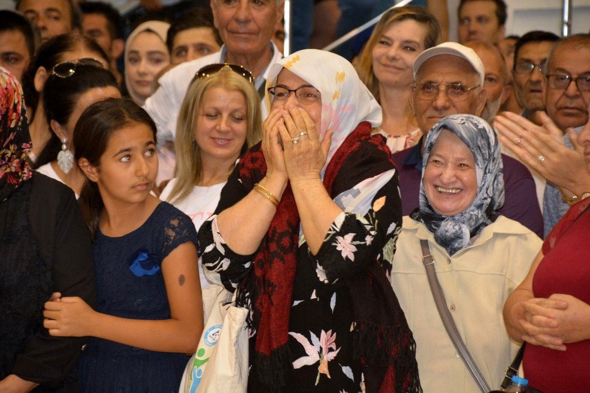 Aliağa\'daki TOKİ kurasında sevinç gözyaşları