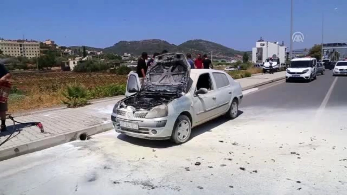 Antalya\'da seyir halindeki otomobilde yangın