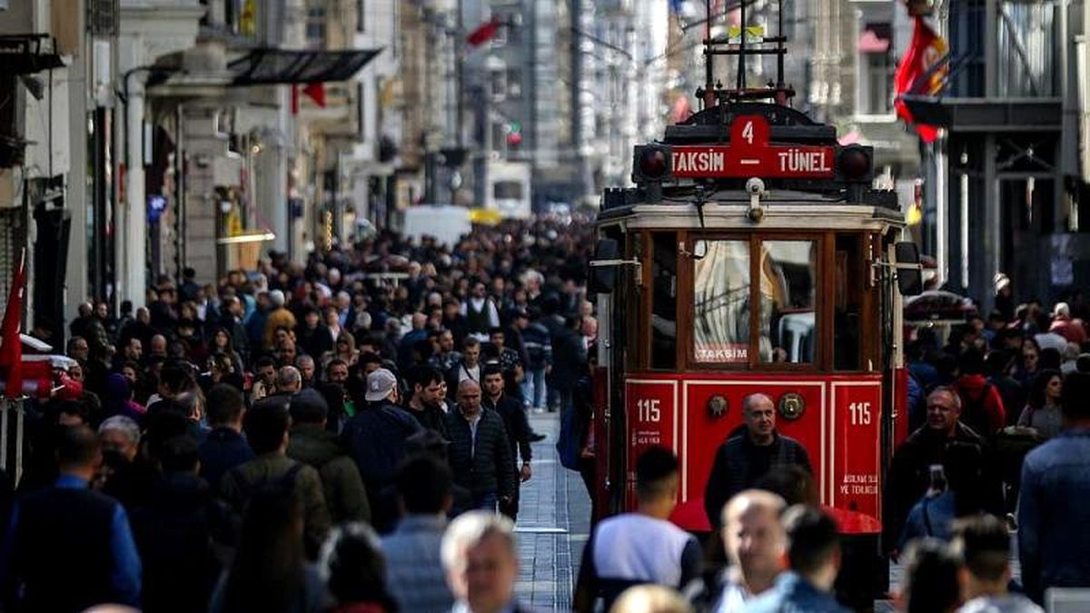 Araştırma: AK Partililerin yüzde 33\'ü merkez sağda yeni partiye ihtiyaç var diyor