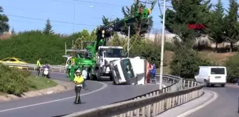 ATAŞEHİR'DE DEVRİLEN KAMYONET NEDENİYLE TRAFİK DURDU