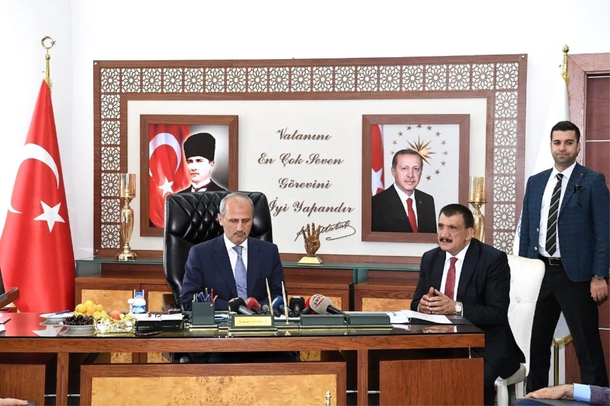 Bakan Turan\'dan Belediye Başkanı Gürkan\'a ziyaret