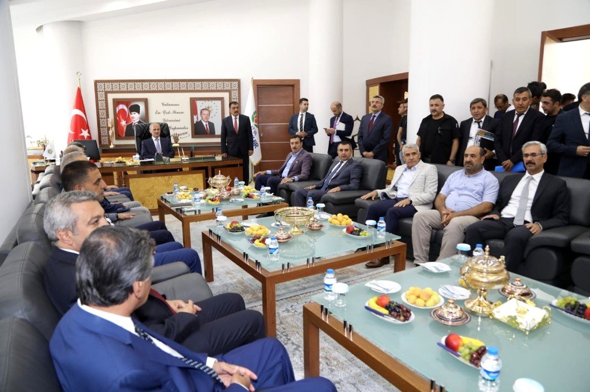 Bakan Turhan: "FSM Köprüsü\'nü Kurban Bayramı öncesi İstanbulluların hizmetine açacağız"