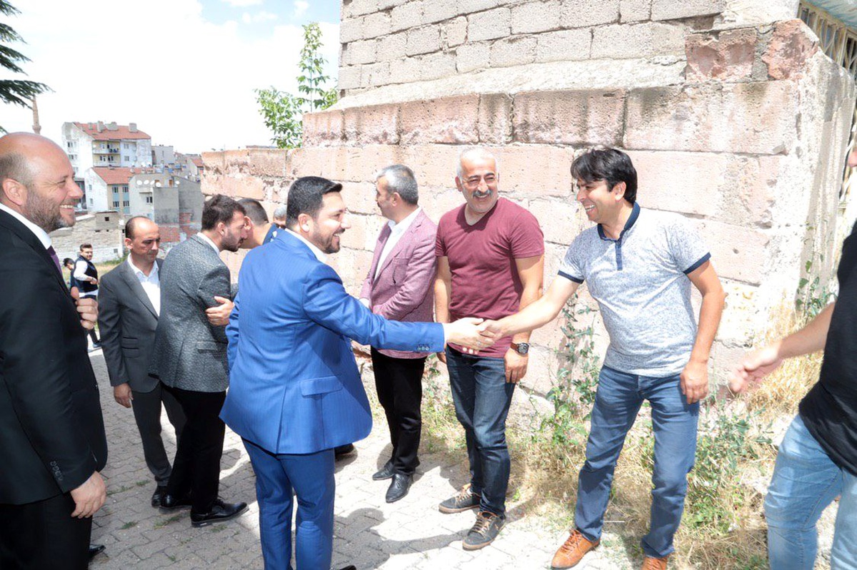 Belediye Başkanı Rasim Arı, Tahta Cami mahallesi\'nde