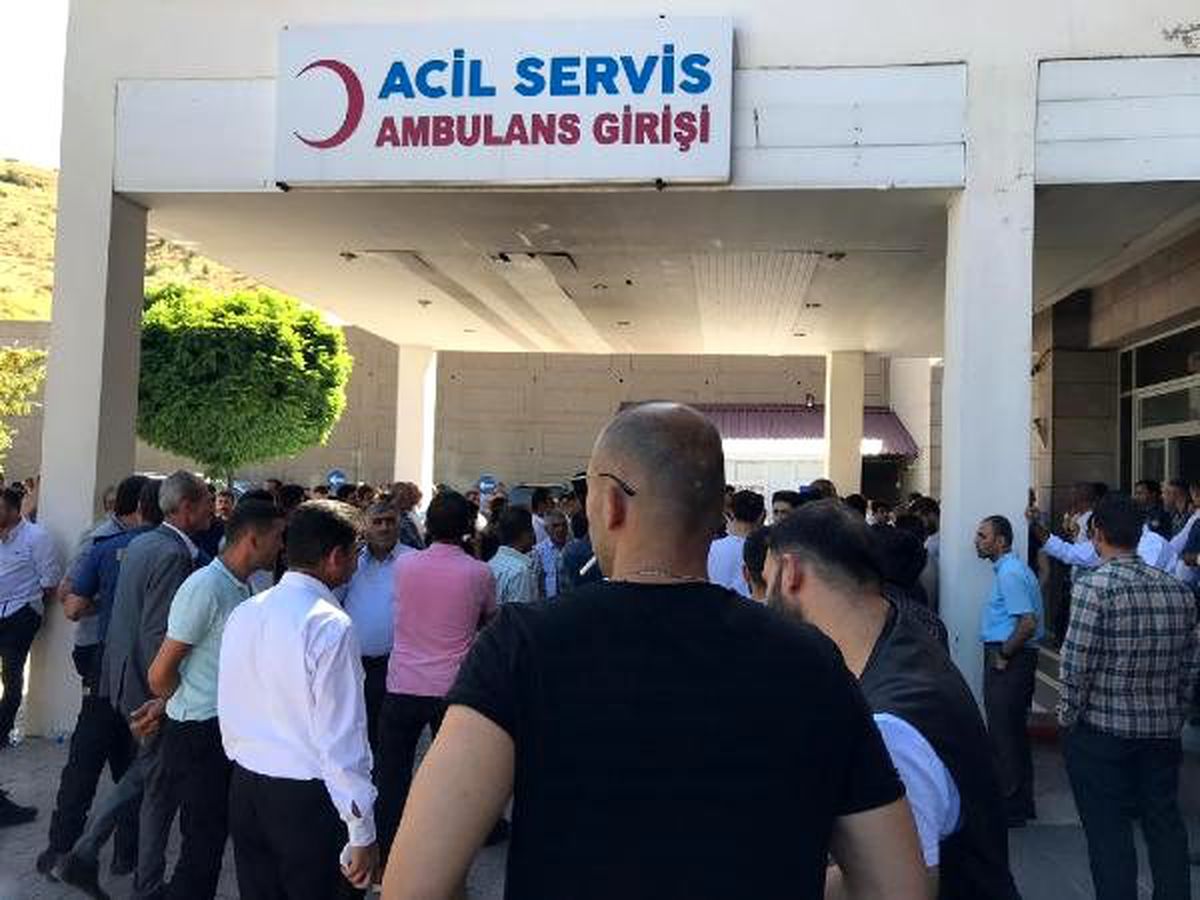 Bitlis\'te binbaşı roketli saldırıda şehit oldu; 1\'i korucu 2 yaralı